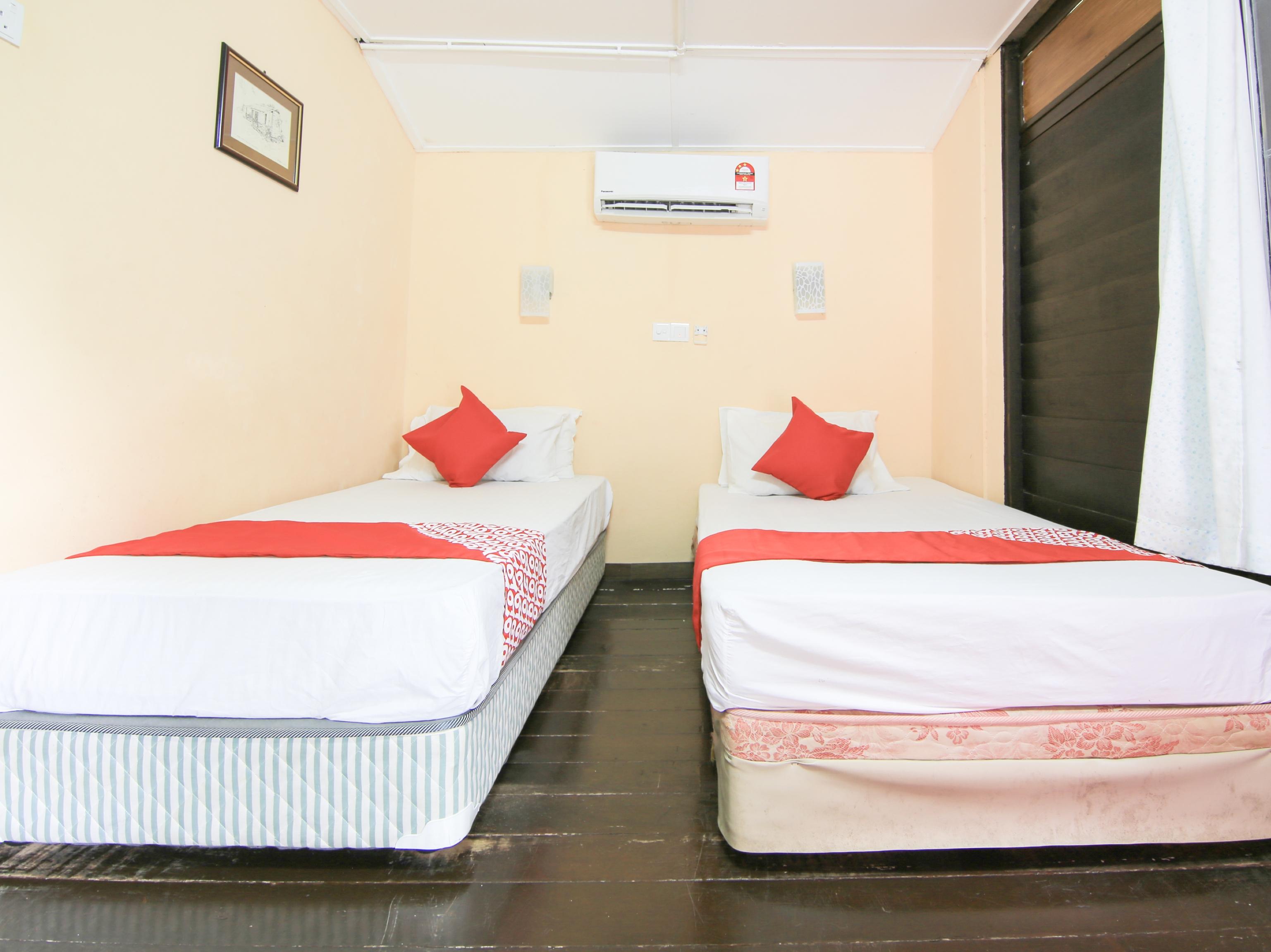 OYO 44084 Ombak Inn Chalet Kampung Teluk Nipah Bagian luar foto