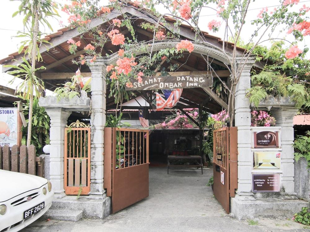 OYO 44084 Ombak Inn Chalet Kampung Teluk Nipah Bagian luar foto