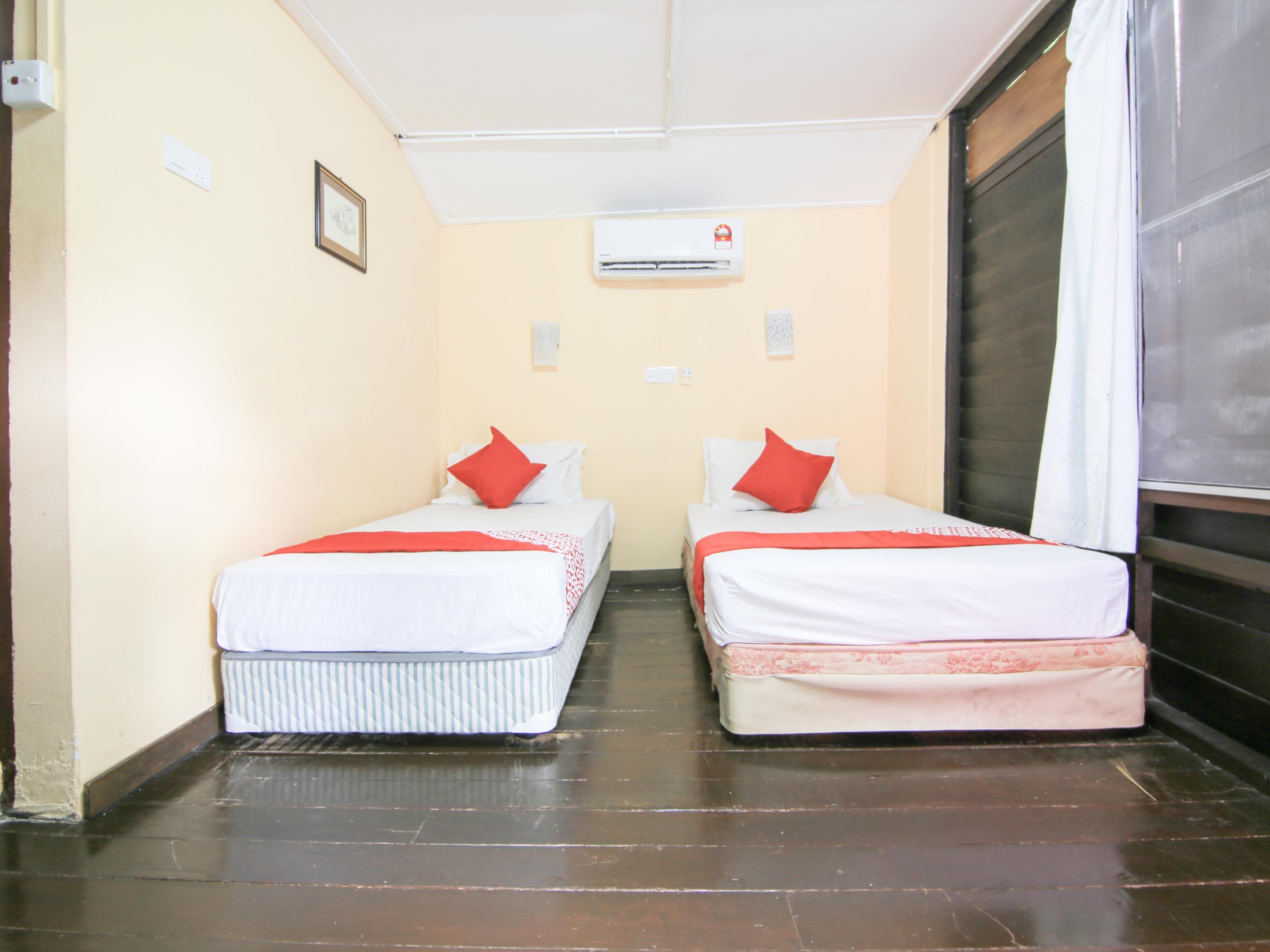 OYO 44084 Ombak Inn Chalet Kampung Teluk Nipah Bagian luar foto