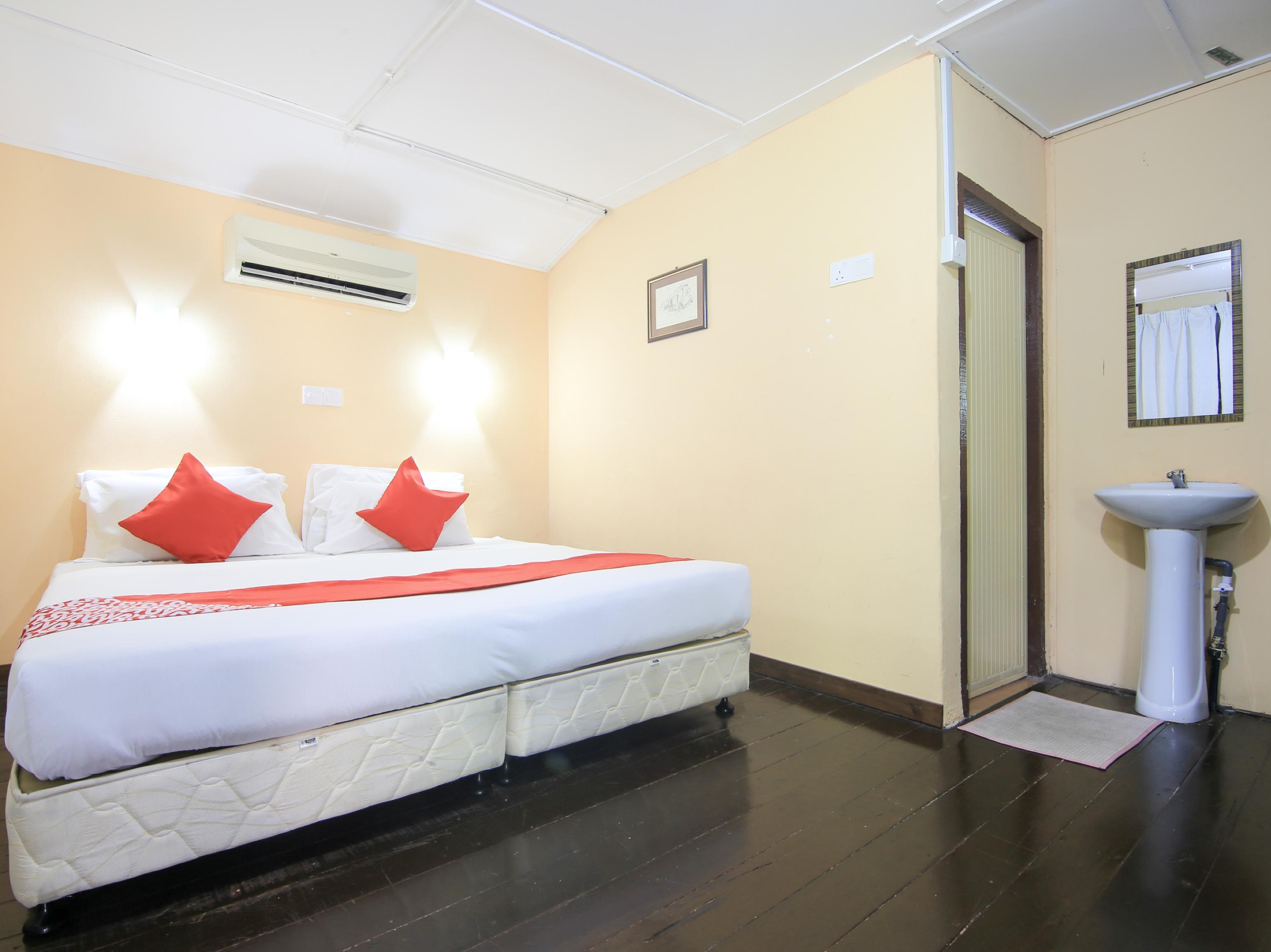 OYO 44084 Ombak Inn Chalet Kampung Teluk Nipah Bagian luar foto