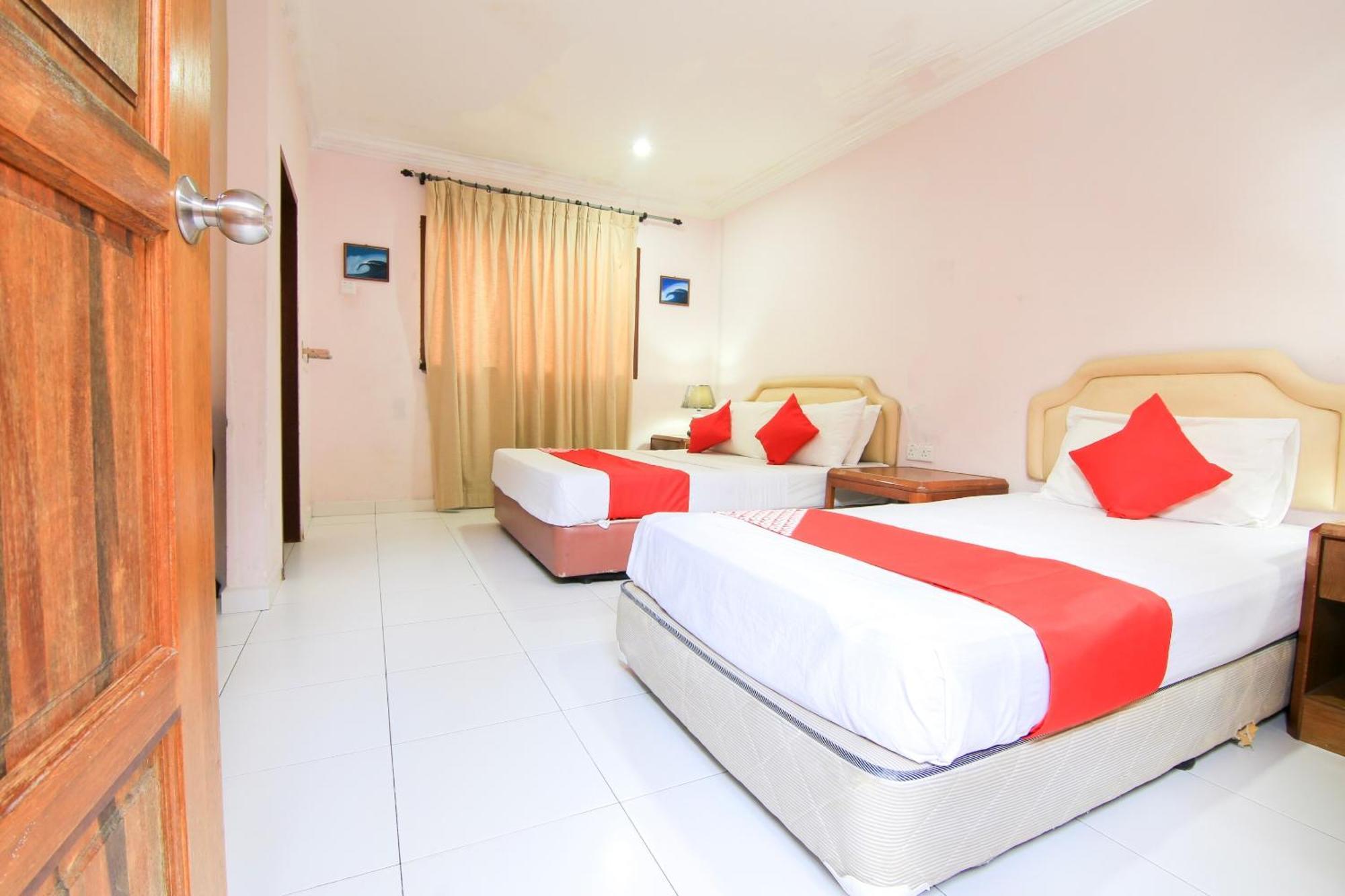 OYO 44084 Ombak Inn Chalet Kampung Teluk Nipah Bagian luar foto