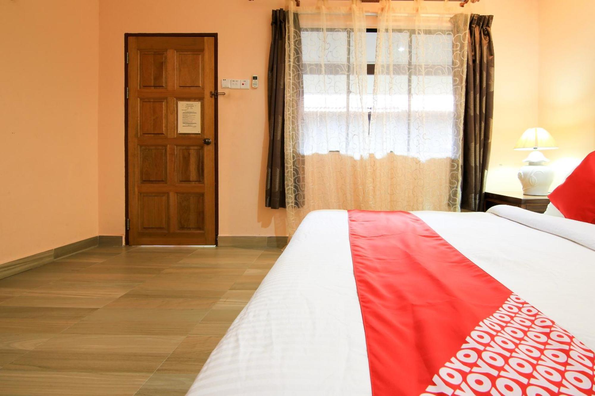 OYO 44084 Ombak Inn Chalet Kampung Teluk Nipah Bagian luar foto