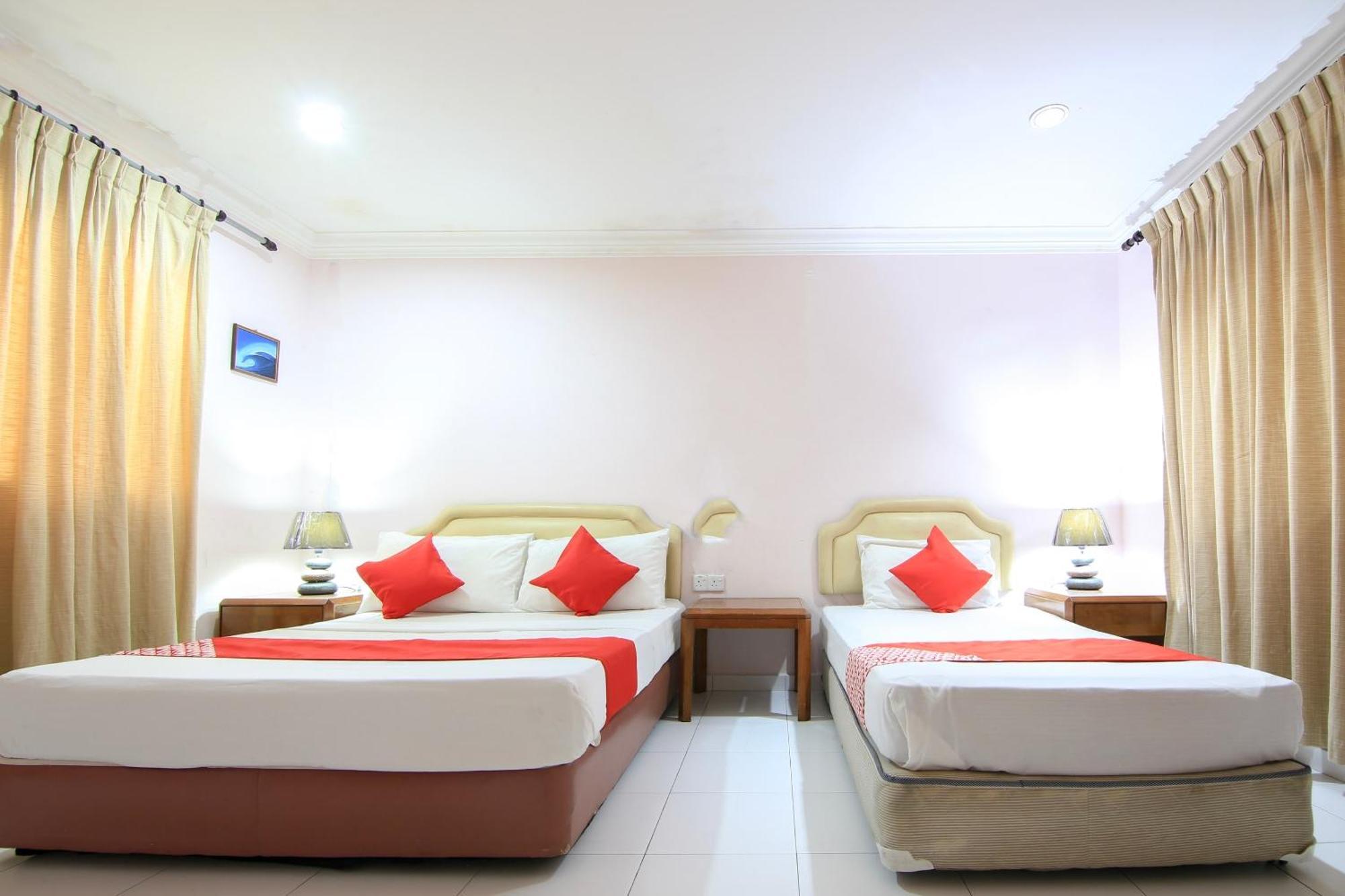 OYO 44084 Ombak Inn Chalet Kampung Teluk Nipah Bagian luar foto