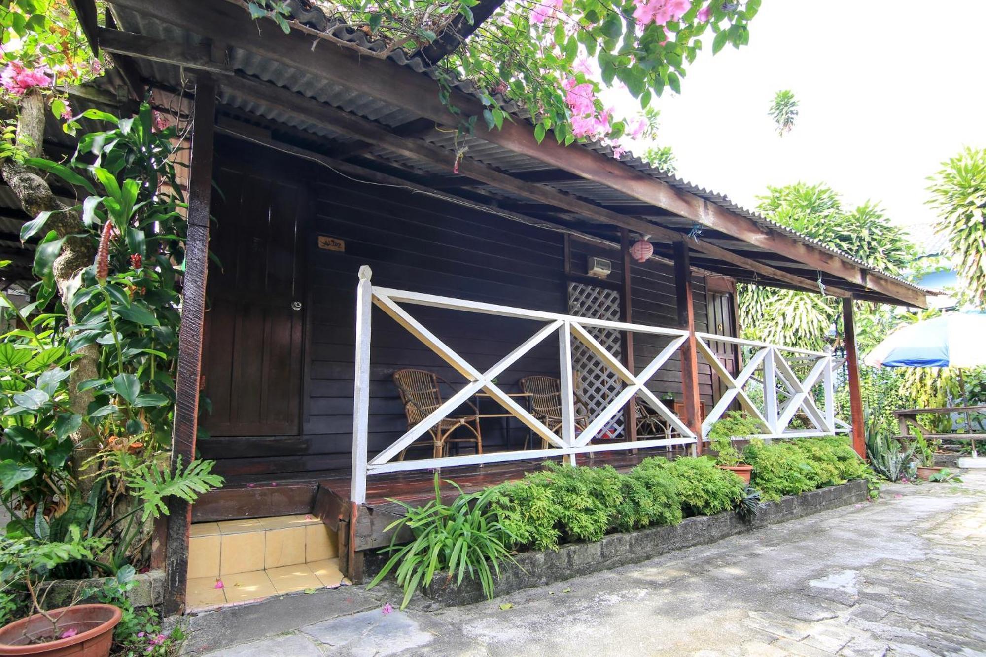 OYO 44084 Ombak Inn Chalet Kampung Teluk Nipah Bagian luar foto