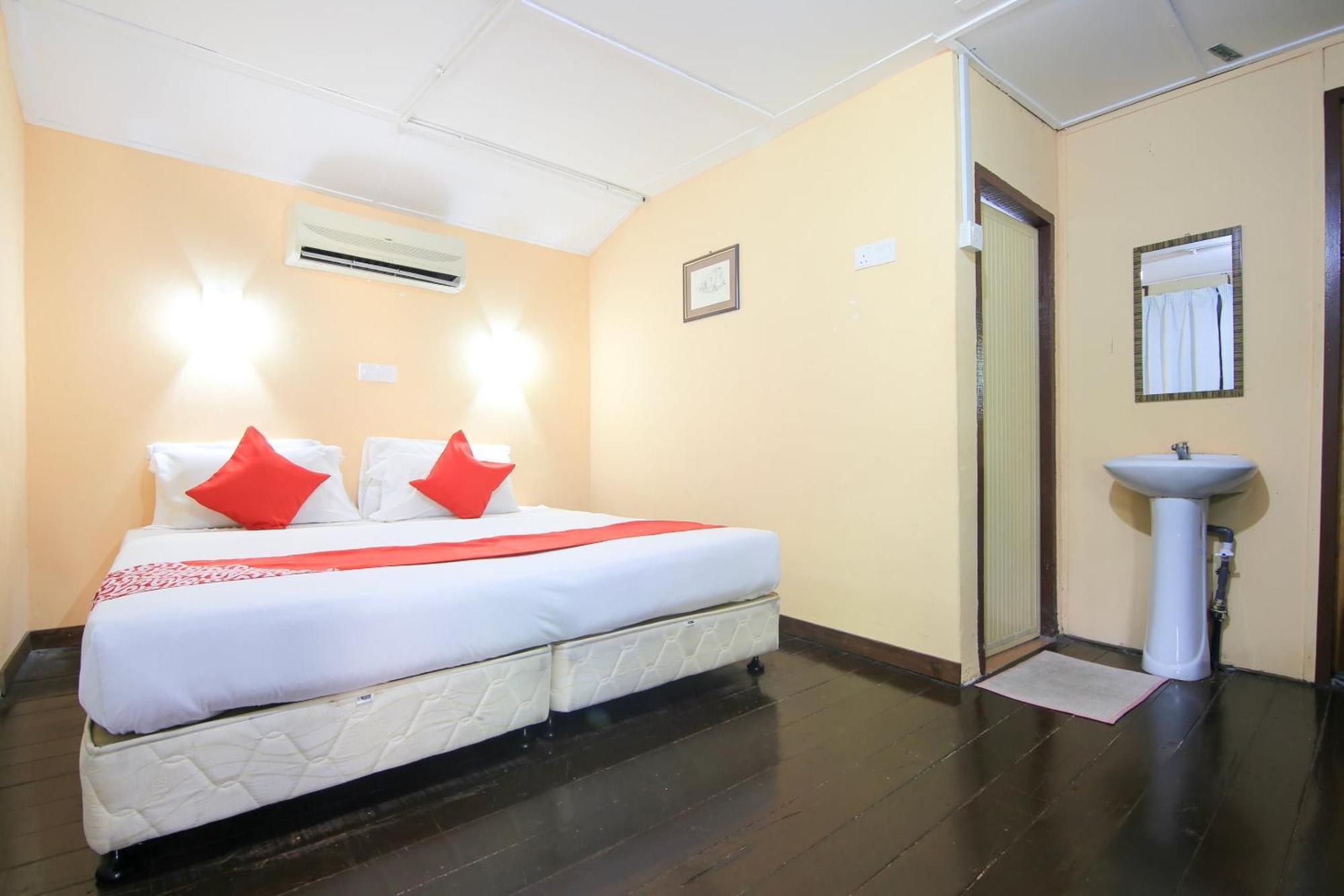 OYO 44084 Ombak Inn Chalet Kampung Teluk Nipah Bagian luar foto