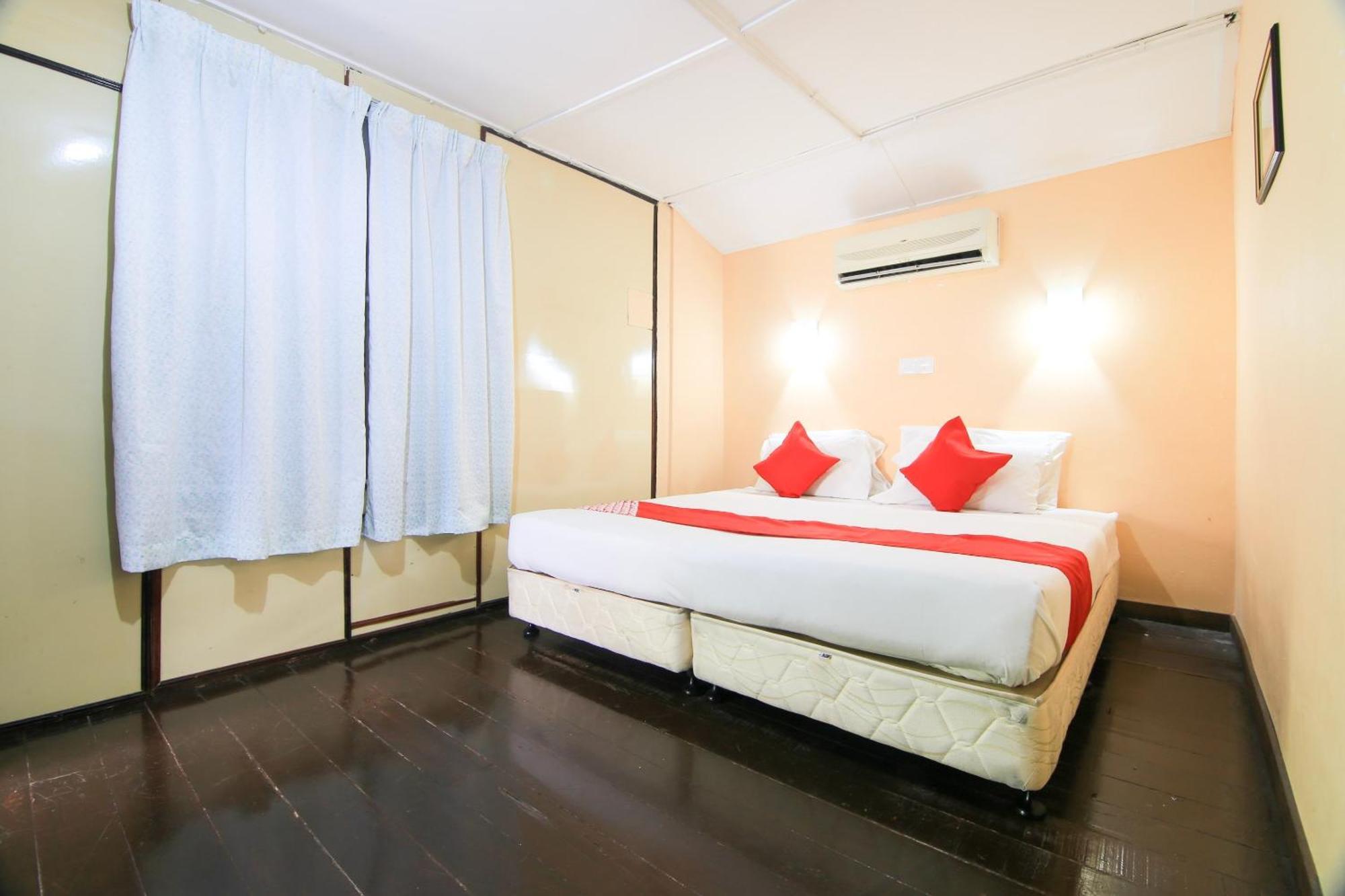 OYO 44084 Ombak Inn Chalet Kampung Teluk Nipah Bagian luar foto