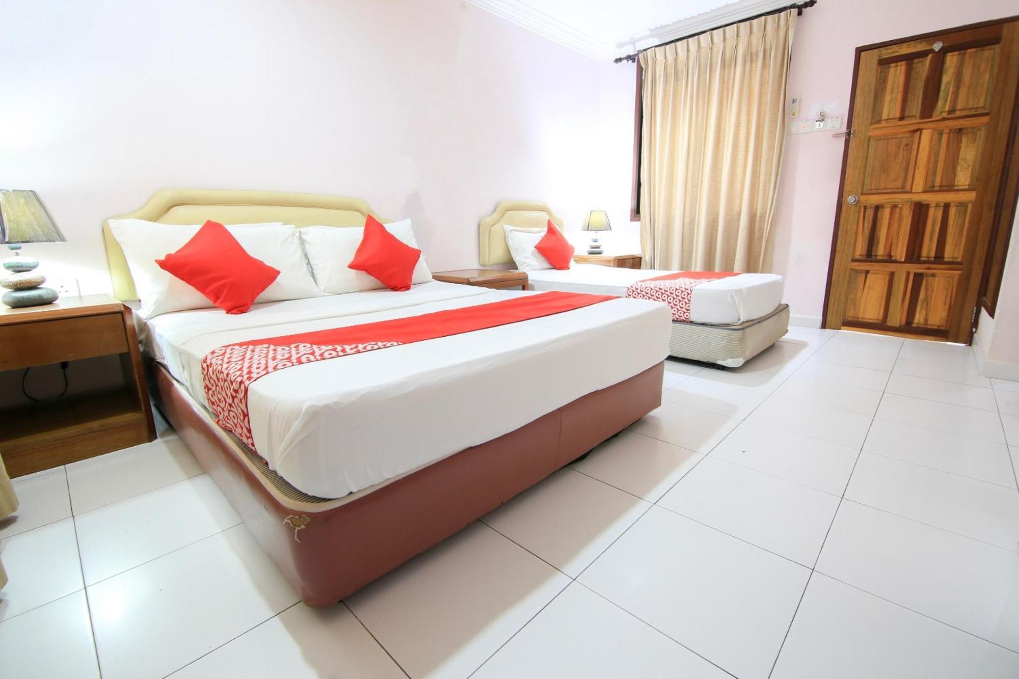 OYO 44084 Ombak Inn Chalet Kampung Teluk Nipah Bagian luar foto
