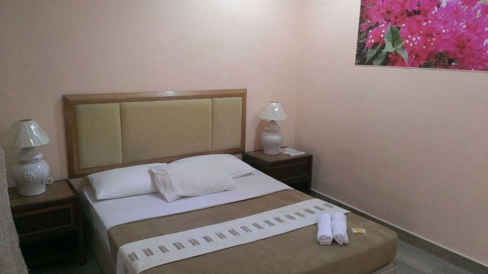 OYO 44084 Ombak Inn Chalet Kampung Teluk Nipah Bagian luar foto